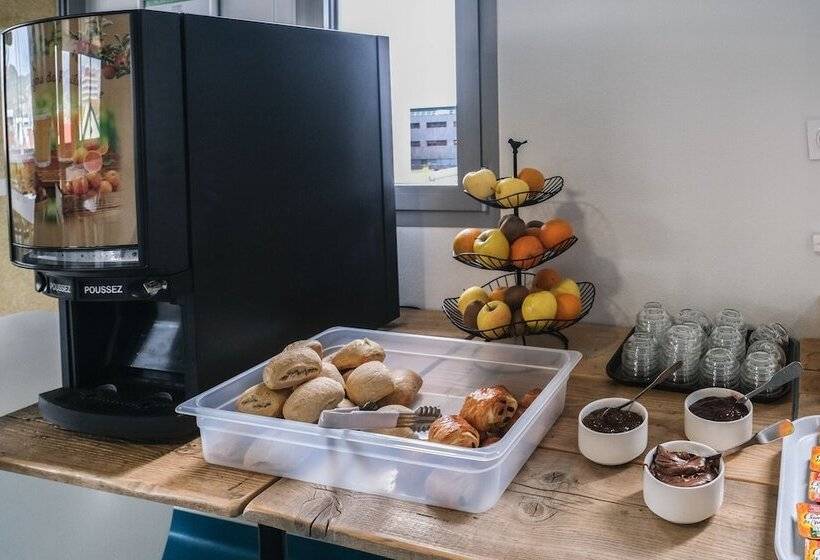 הוסטל Auberge De Jeunesse Hi Clermont Ferrand