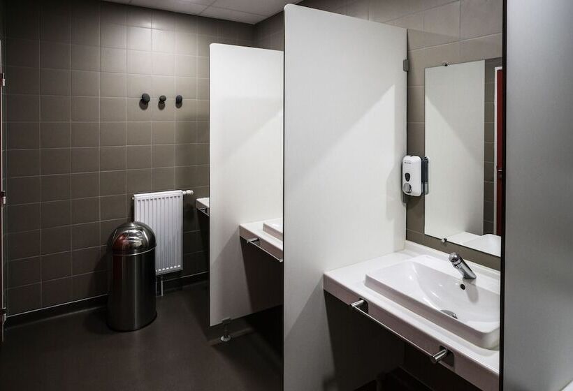 הוסטל Auberge De Jeunesse Hi Clermont Ferrand