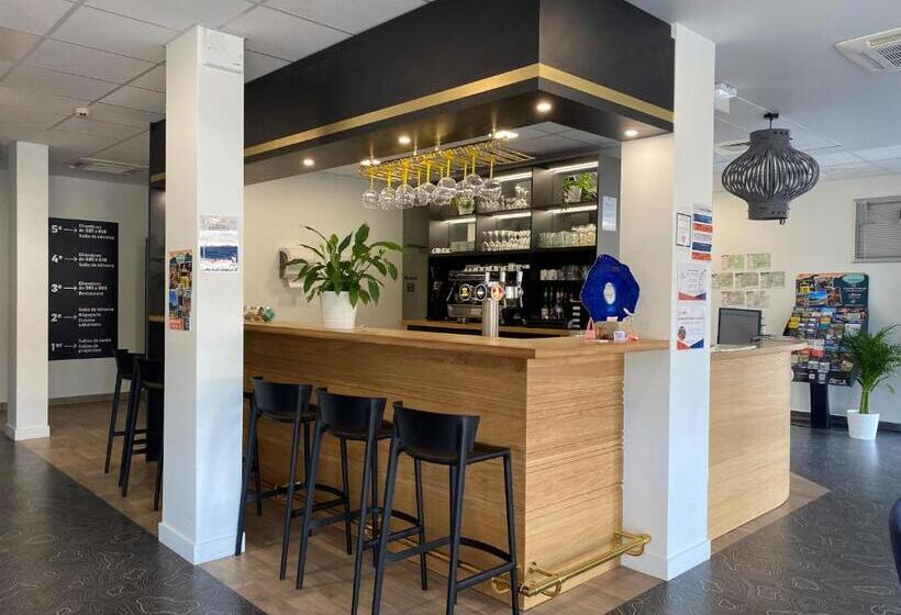 הוסטל Auberge De Jeunesse Hi Clermont Ferrand