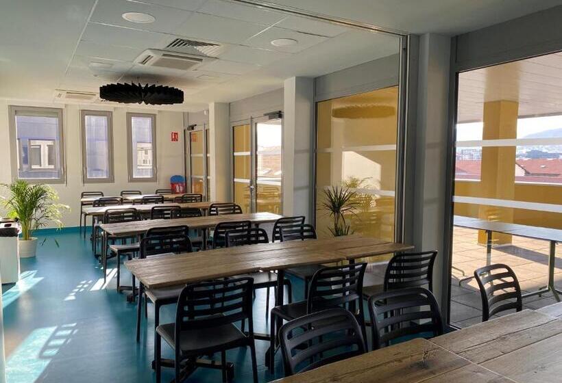 הוסטל Auberge De Jeunesse Hi Clermont Ferrand