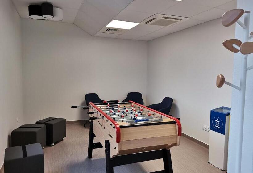 הוסטל Auberge De Jeunesse Hi Clermont Ferrand