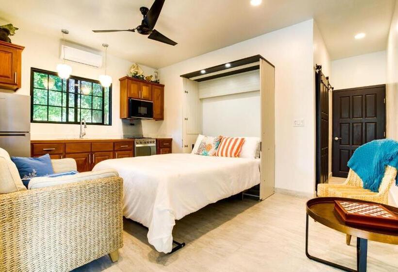 Общежитие The Sea Glass Inn