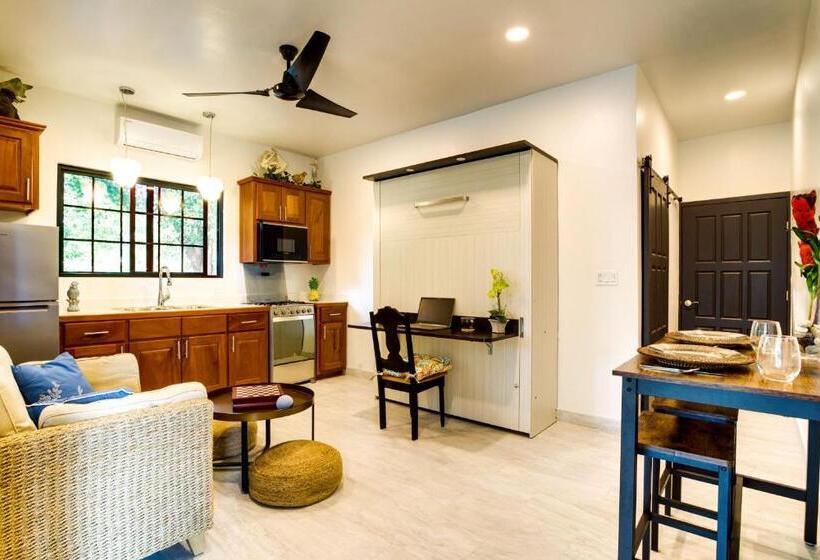 Общежитие The Sea Glass Inn