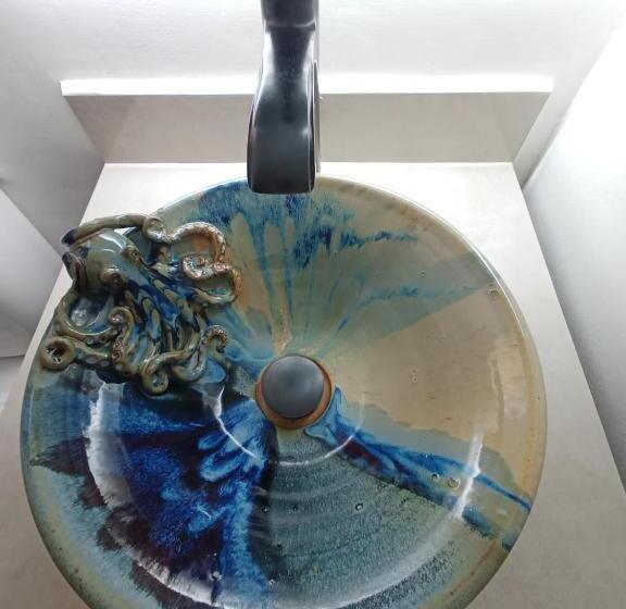 Общежитие The Sea Glass Inn