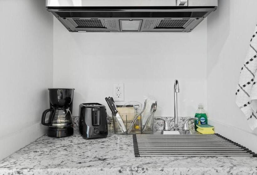 فندق صغير Sunset Inn South Miami