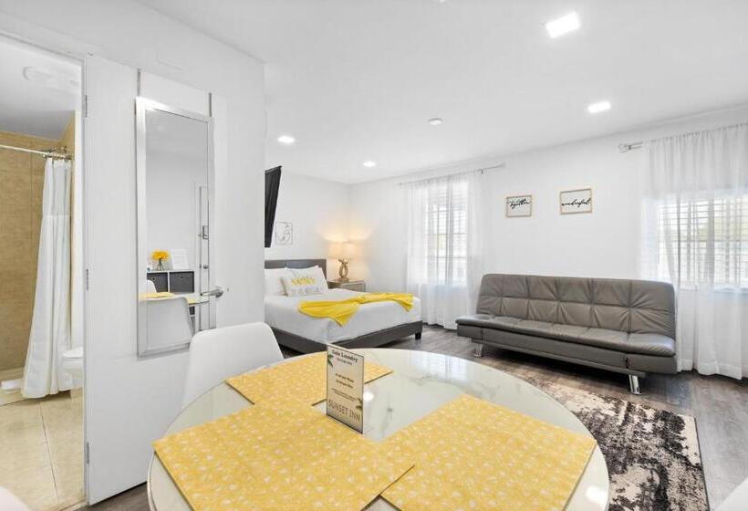فندق صغير Sunset Inn South Miami