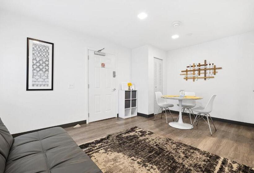 فندق صغير Sunset Inn South Miami