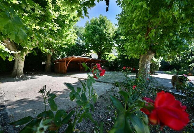 تختخواب و صبحانه Bastide Beaudinard