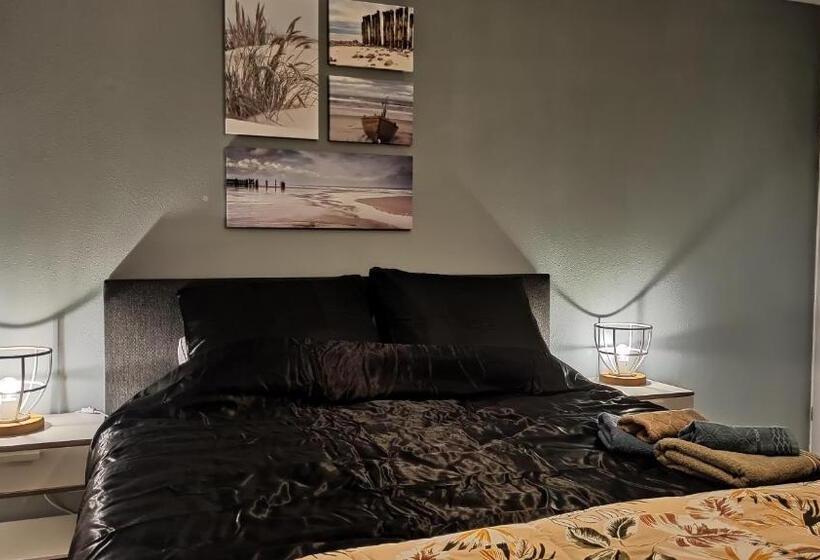 تختخواب و صبحانه Breakfast At Carin’s