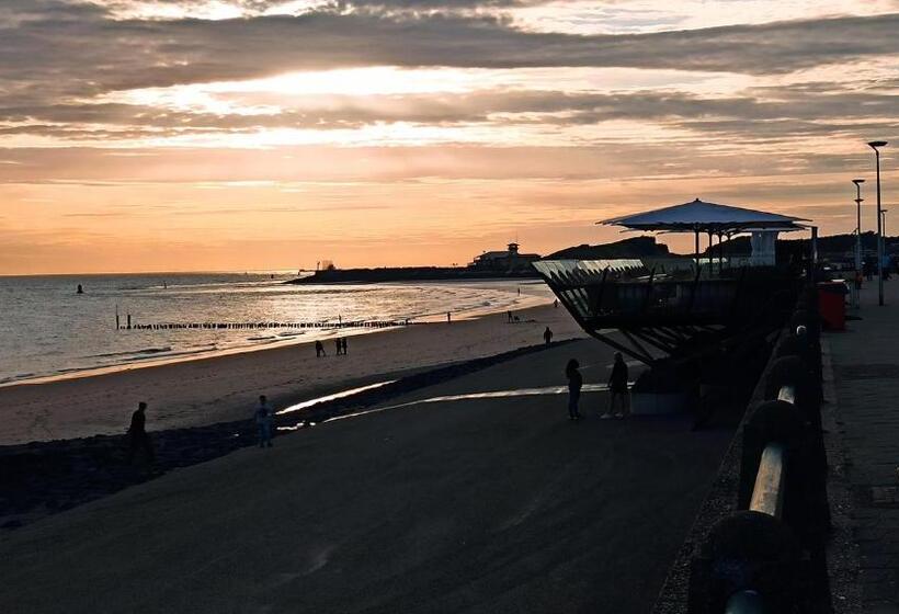 تختخواب و صبحانه Breakfast At Carin’s