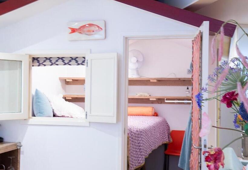 تختخواب و صبحانه Flo S Atelier   Family Studio