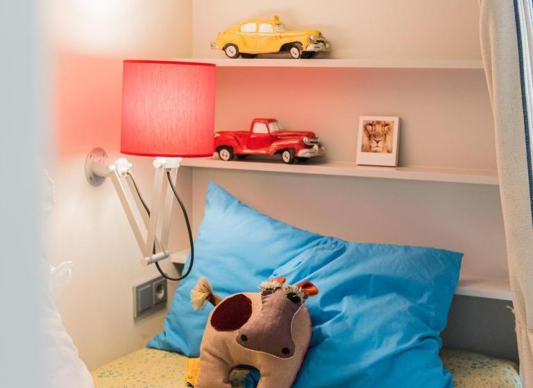 تختخواب و صبحانه Flo S Atelier   Family Studio