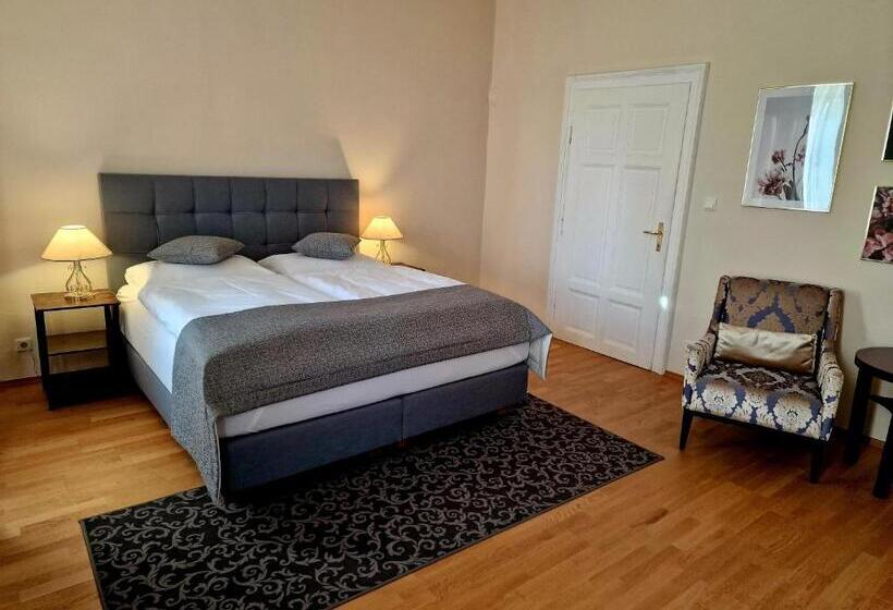 Bed and Breakfast Palais Kneissl