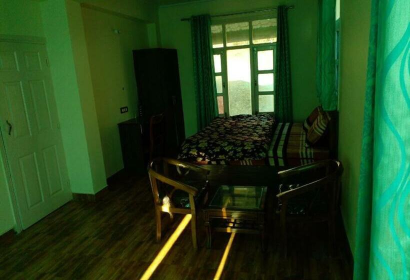 مبيت وإفطار Royal Ace With Balcony View Mashobra