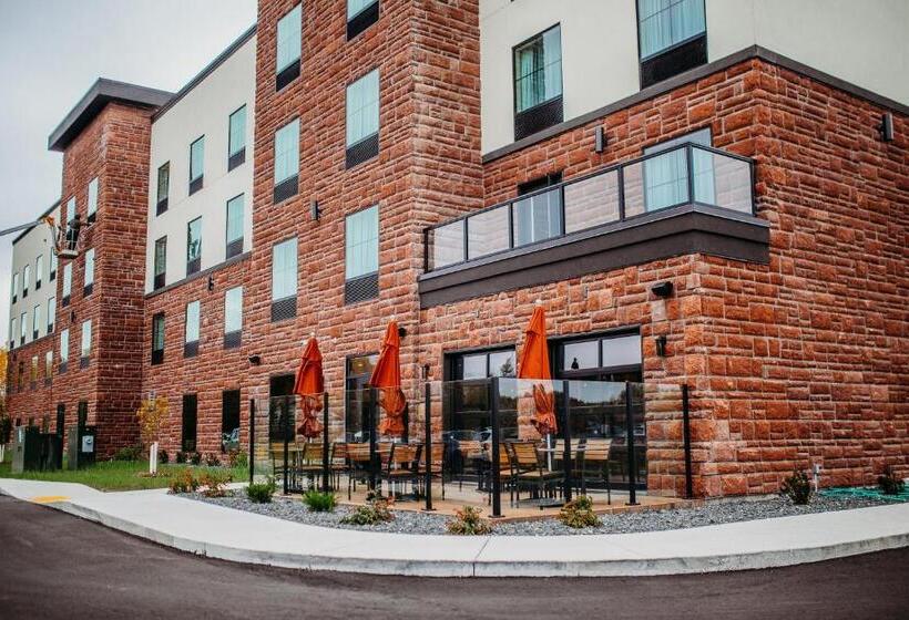 Cobblestone Hotel & Suites International Falls