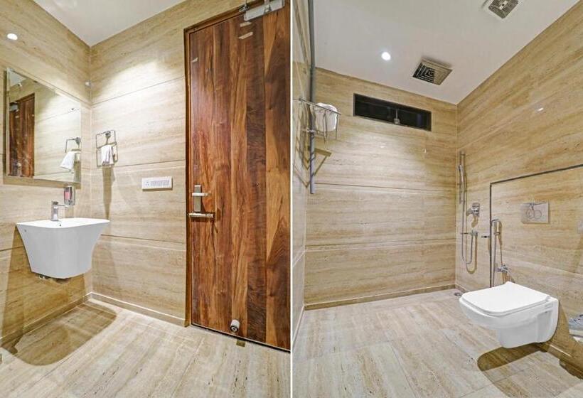 Collection O Hotel Moon