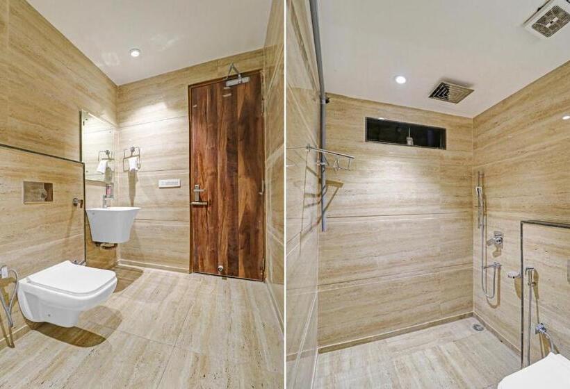 Collection O Hotel Moon