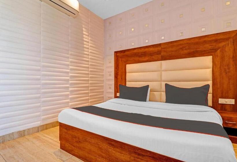 Collection O Hotel Moon