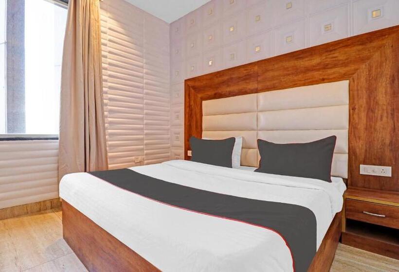 Collection O Hotel Moon