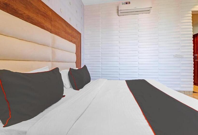 Collection O Hotel Moon