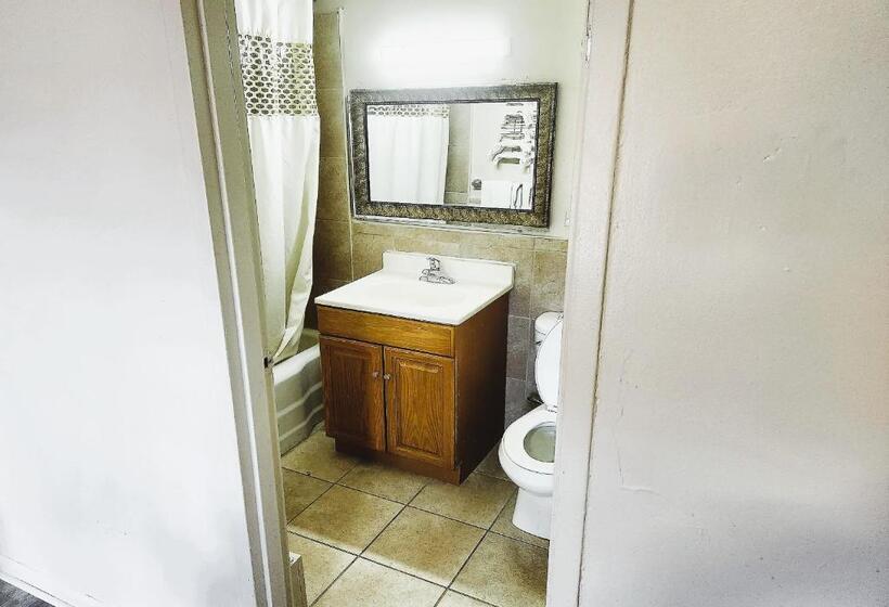 Hillside Manor Motel