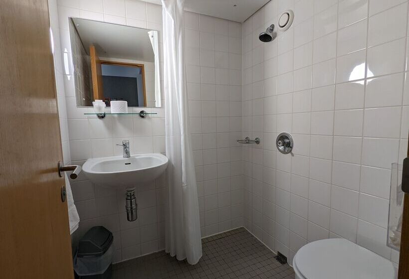 Отель Broadview