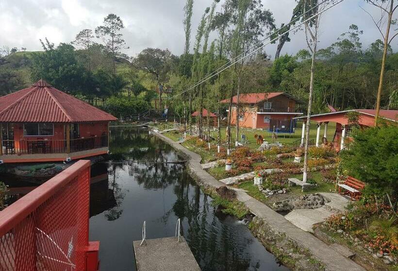ホテル Cabañas Mountain River Lake Inn