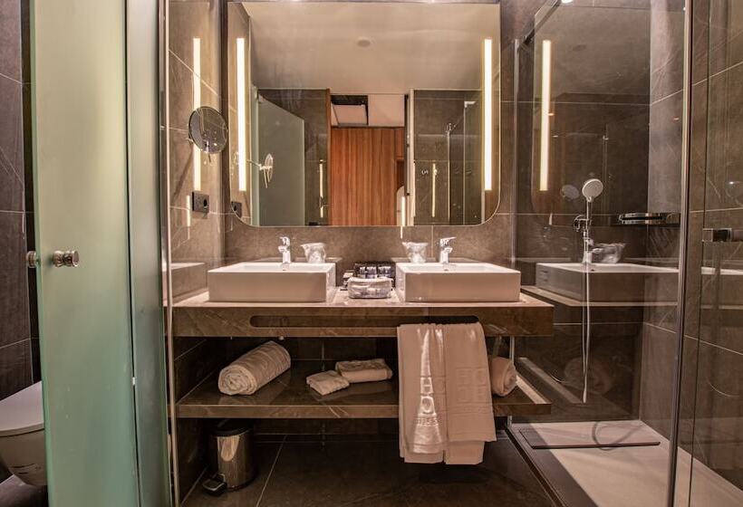 هتل Giralda Center