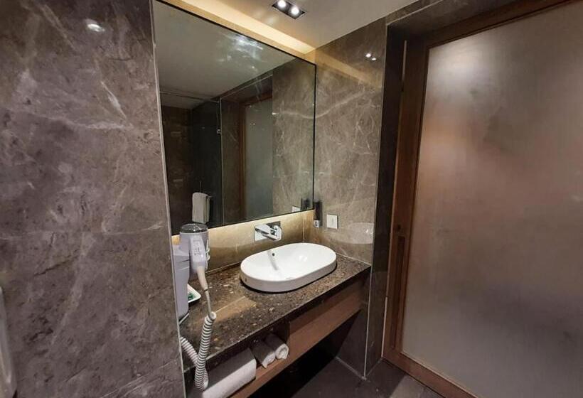 בית מלון כפרי Grand Sarovar Portico, Latur