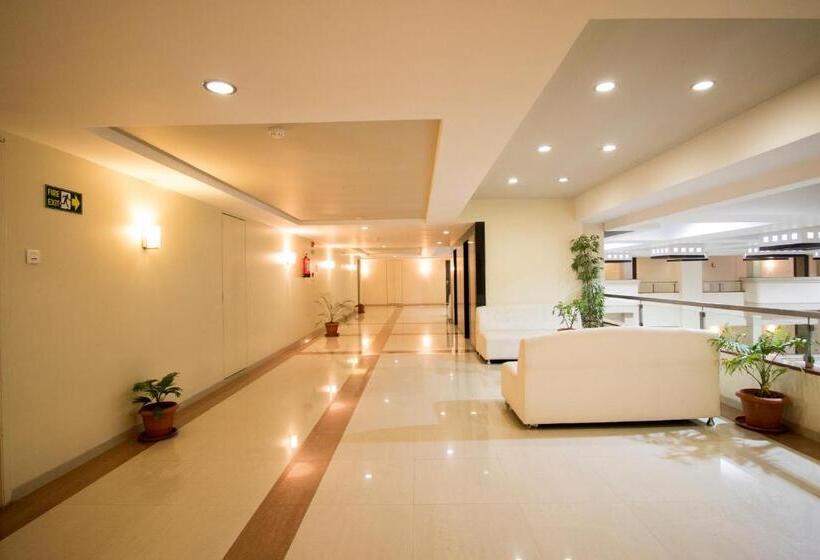 בית מלון כפרי Grand Sarovar Portico, Latur