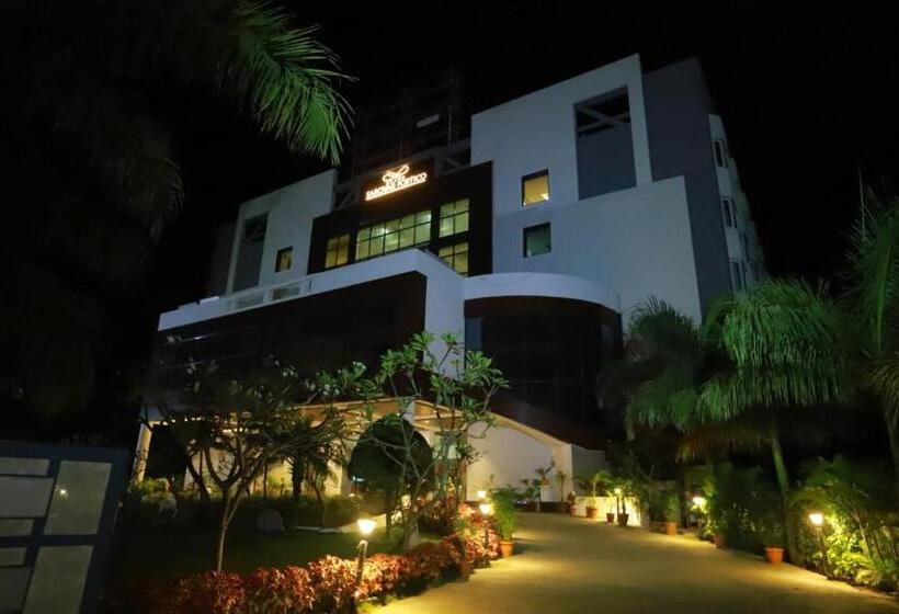 בית מלון כפרי Grand Sarovar Portico, Latur