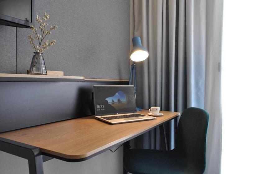 هتل Holiday Inn   Bordeaux Merignac, An Ihg