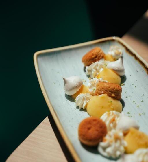 هتل Holiday Inn   Bordeaux Merignac, An Ihg