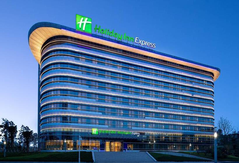 בית מלון כפרי Holiday Inn Express Yibin By Ihg