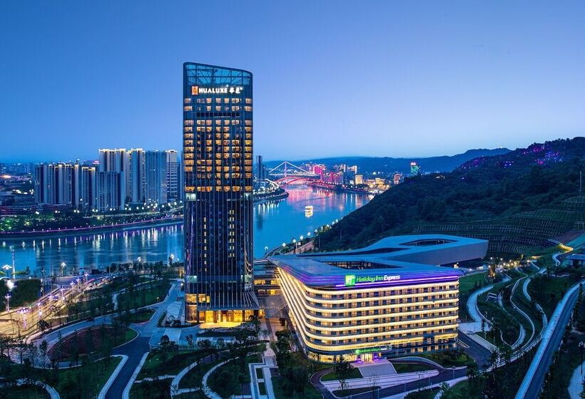 בית מלון כפרי Holiday Inn Express Yibin By Ihg