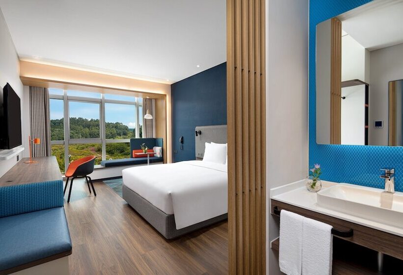 בית מלון כפרי Holiday Inn Express Yibin By Ihg