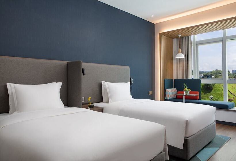 בית מלון כפרי Holiday Inn Express Yibin By Ihg