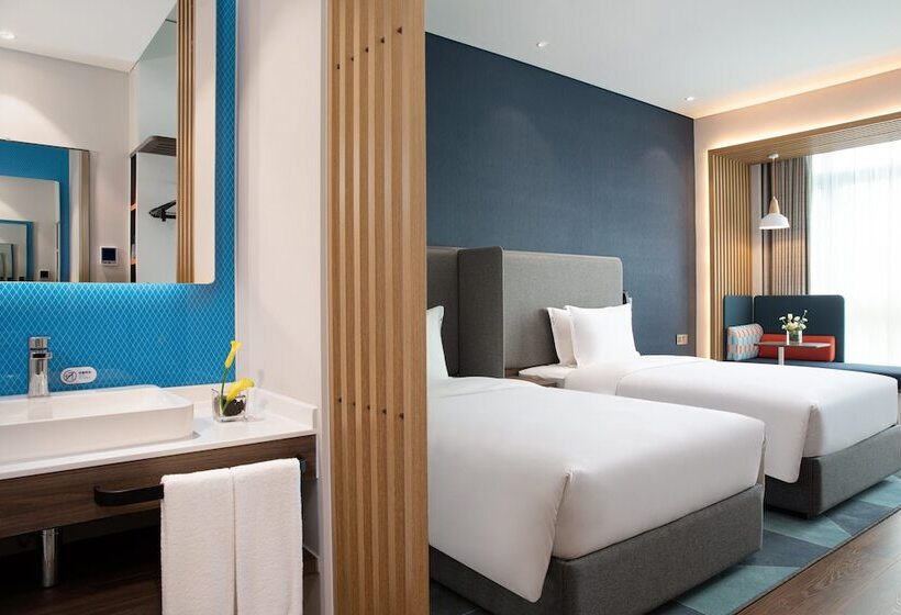 בית מלון כפרי Holiday Inn Express Yibin By Ihg