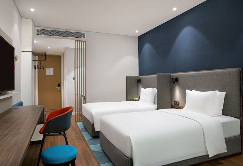 בית מלון כפרי Holiday Inn Express Yibin By Ihg