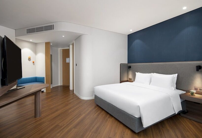 בית מלון כפרי Holiday Inn Express Yibin By Ihg