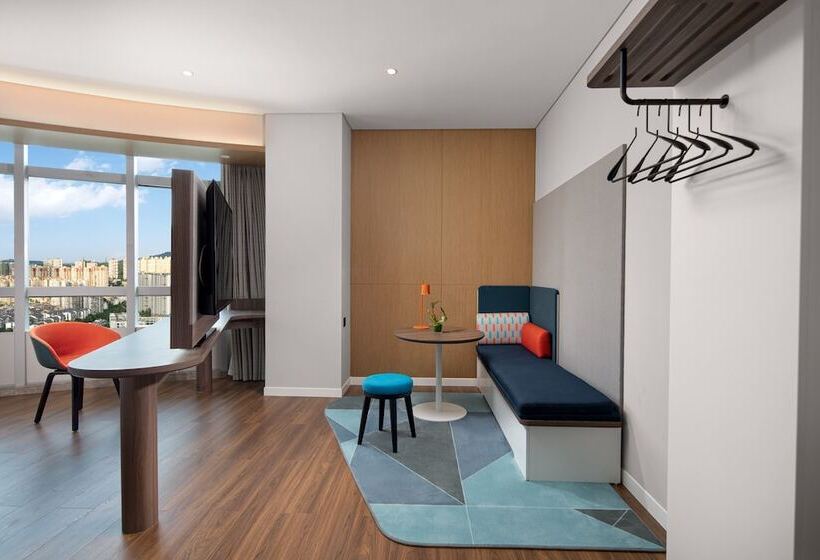 בית מלון כפרי Holiday Inn Express Yibin By Ihg