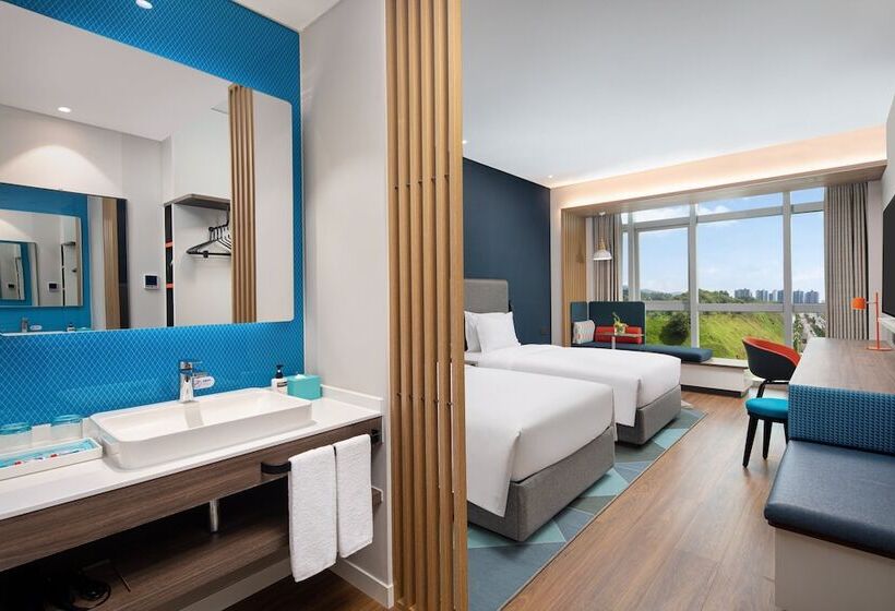 בית מלון כפרי Holiday Inn Express Yibin By Ihg