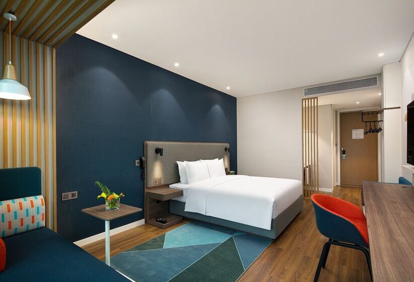 בית מלון כפרי Holiday Inn Express Yibin By Ihg