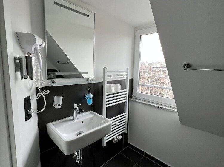 ホテル Innception