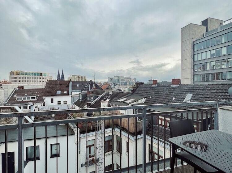 ホテル Innception