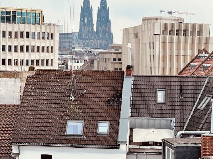 ホテル Innception