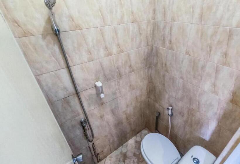 Отель Kartini Guest House Near Alun Alun Probolinggo