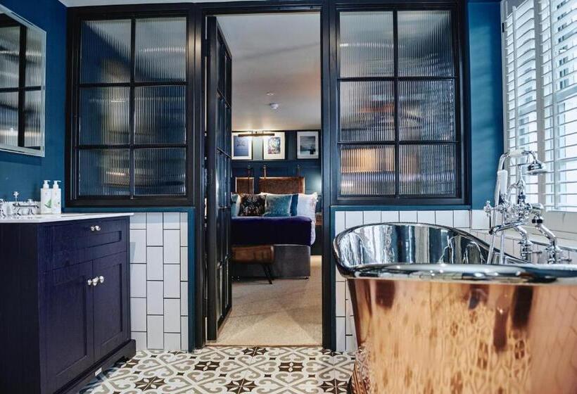 ホテル Kings Arms