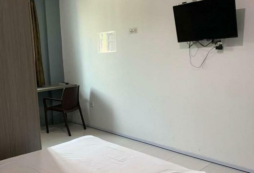 בית מלון כפרי Koolkost @ Anggrek Mas Batam