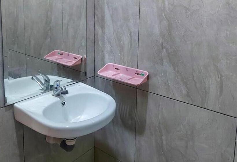 호텔 Koolkost @ Jalan Tirto Agung